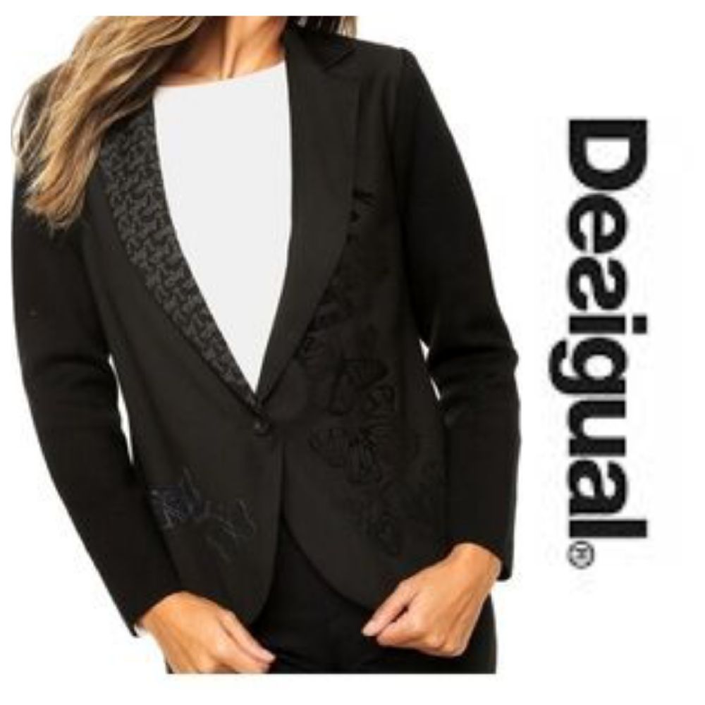 Une veste de la marque DESIGUAL 
