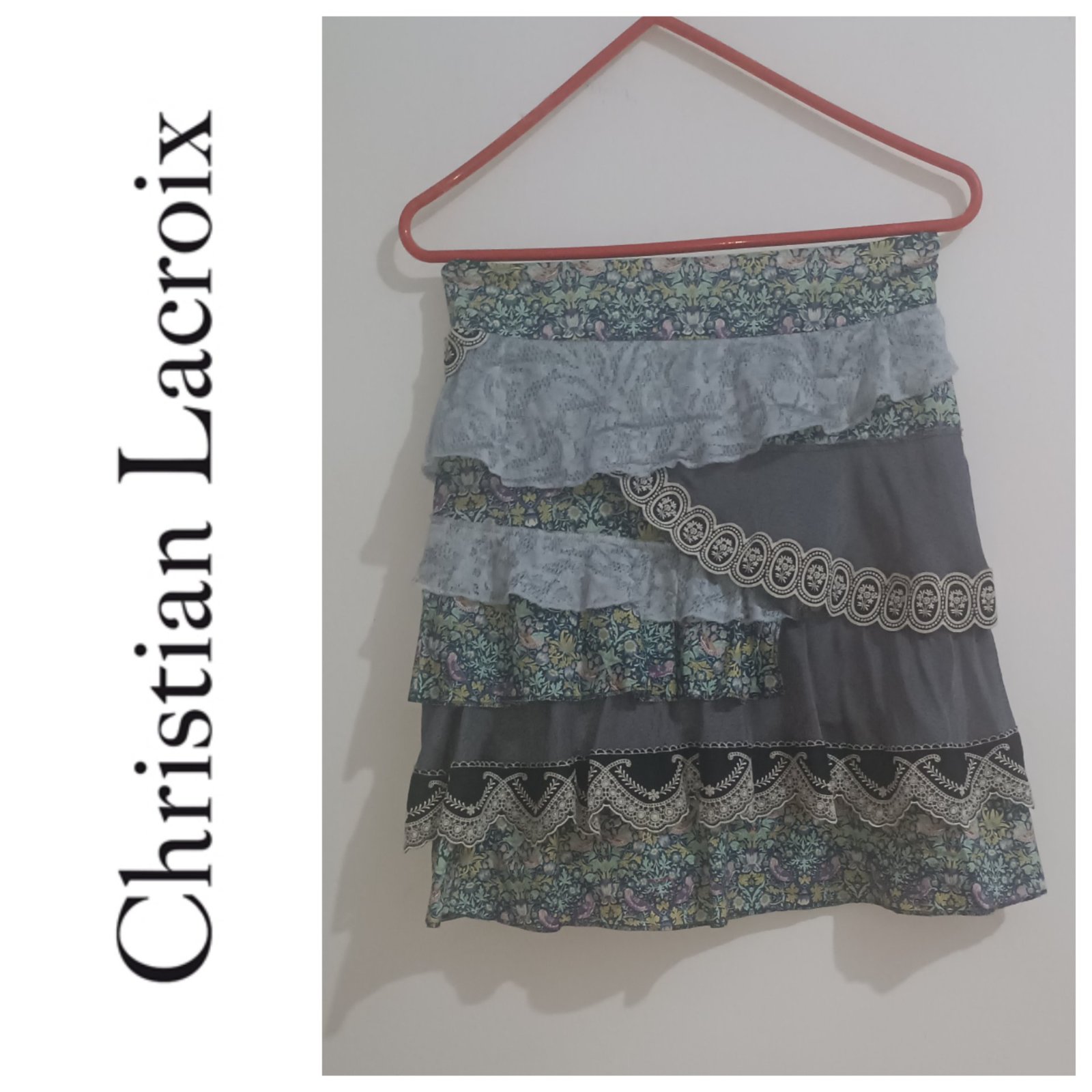 Une jupe AUTHENTIQUE de la marque CHRISTIAN LACROIX 