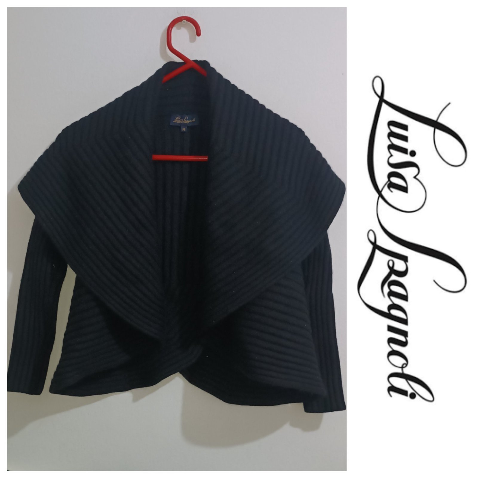 Une veste cardigan 💯 en laine vierge AUTHENTIQUE de la marque LUISA SPAGNOLII