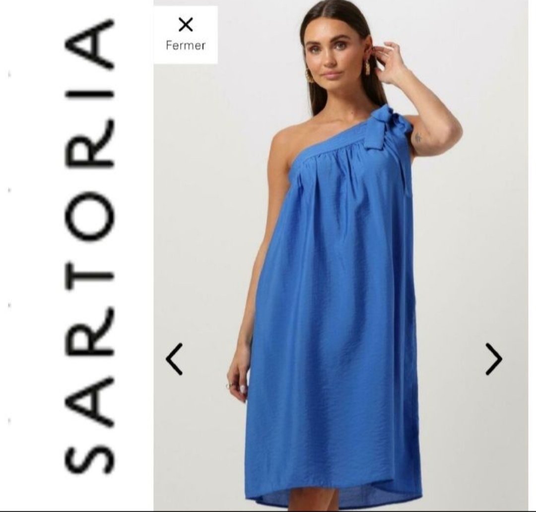 Une robe à manches asymétrique de la marque SARTORIA  "promo"