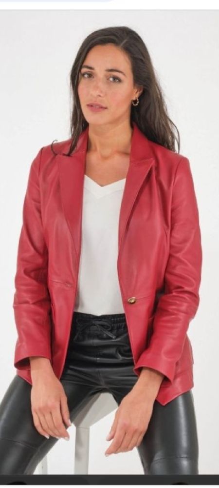 Une veste en véritable cuir de la marque MONTEGO