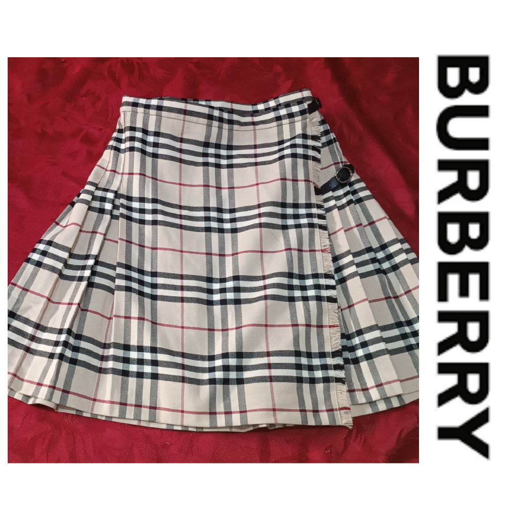 Une jolie  jupe AUTHENTIQUE de la marque BURBERRY 