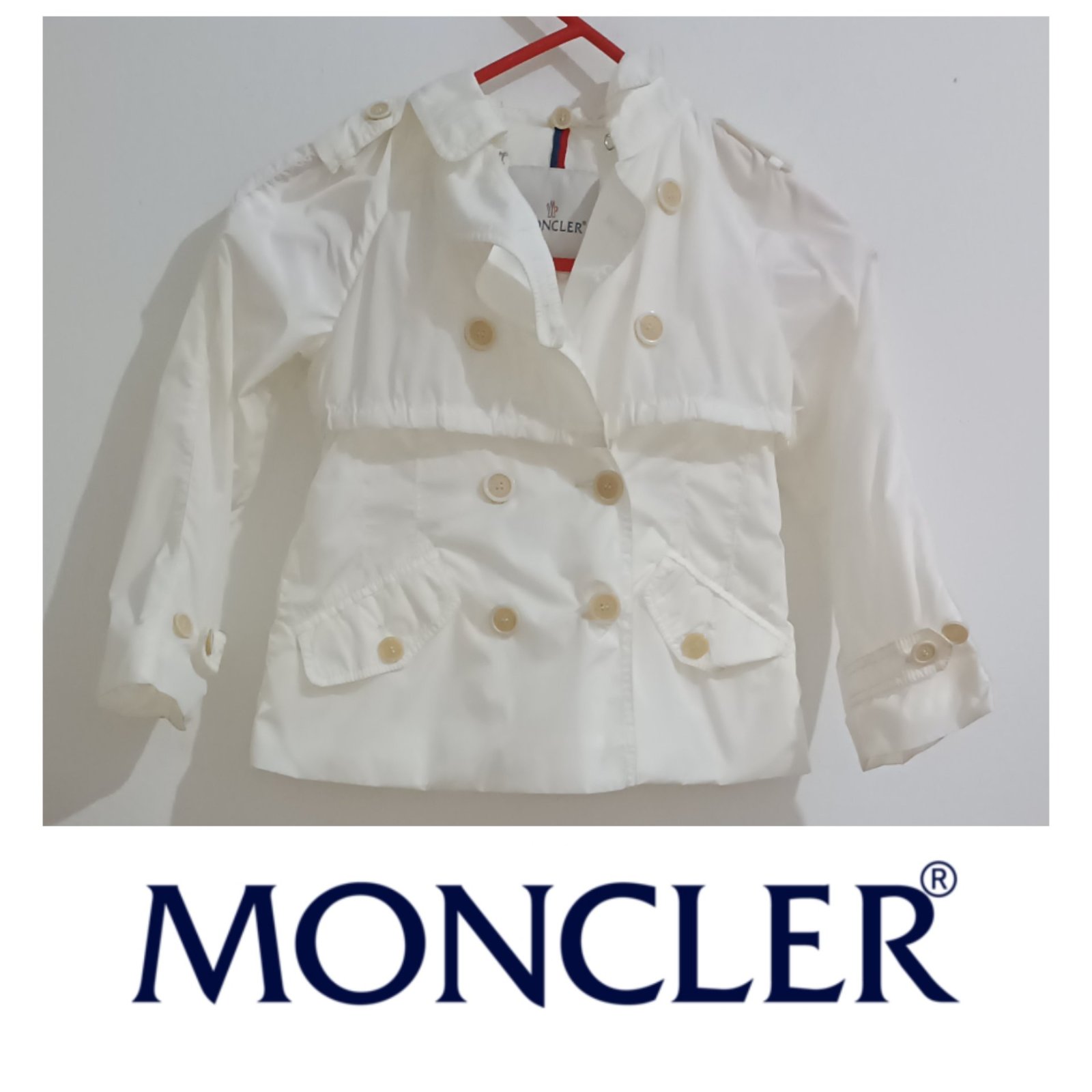 Un trench coat AUTHENTIQUE de la marque MONCLER 