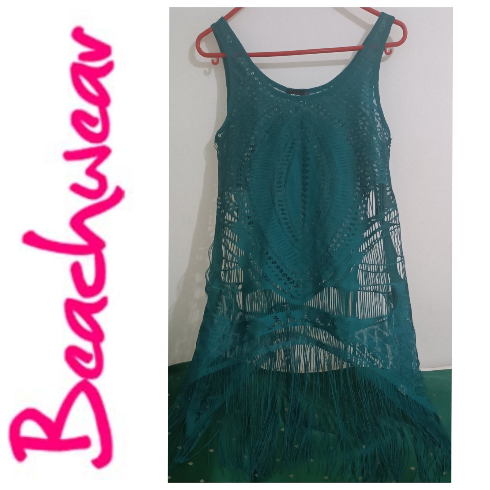 Une robe de plage de la marque BEACHWEAR "PROMO 