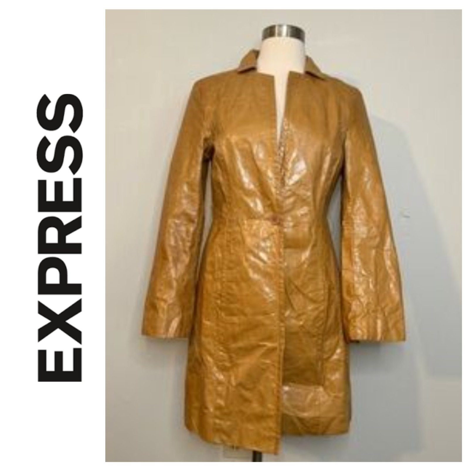 Un trench coat en veritable cuir de la marque EXPRESS