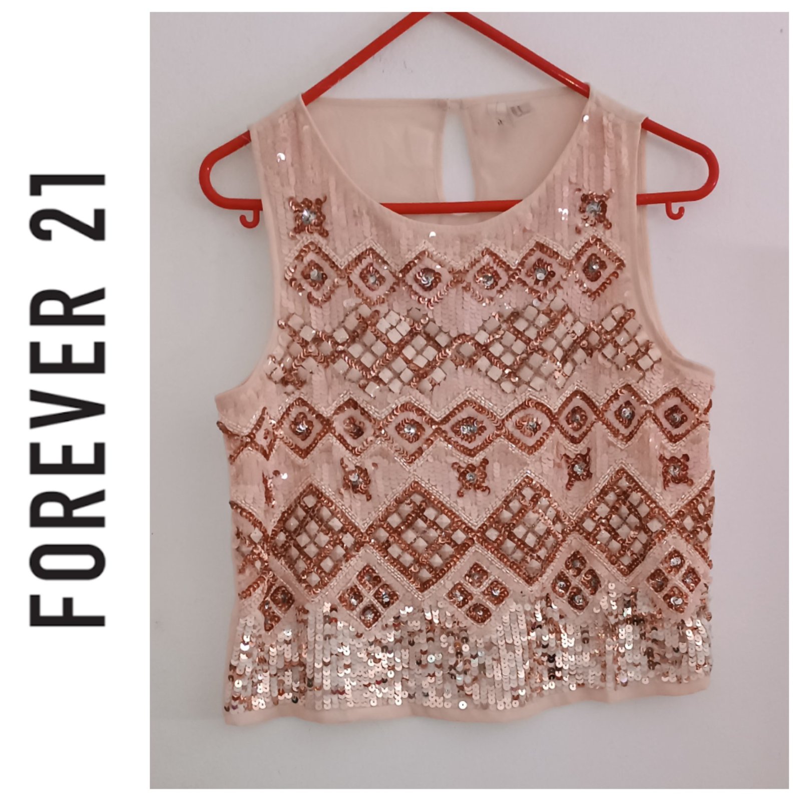 Un haut à sequins de la marque FOREVER21