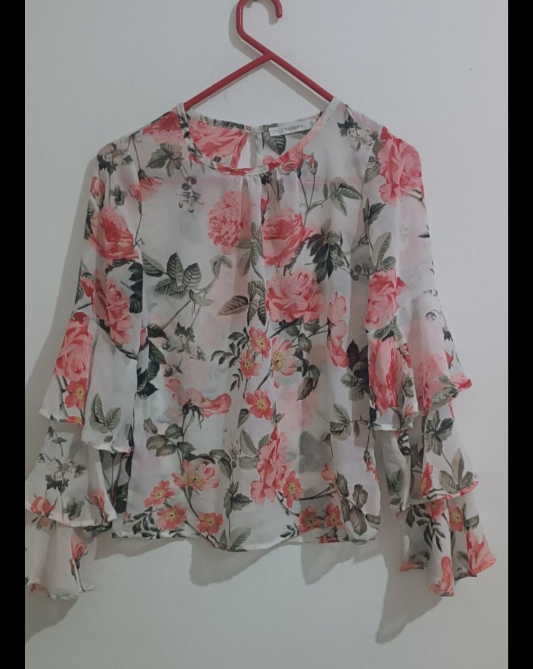 Une chemise en mousseline de la marque STYLE THERAPY