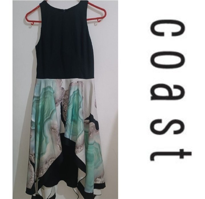 Une robe asymétrique AUTHENTIQUE de la marque COAST "PROMO 