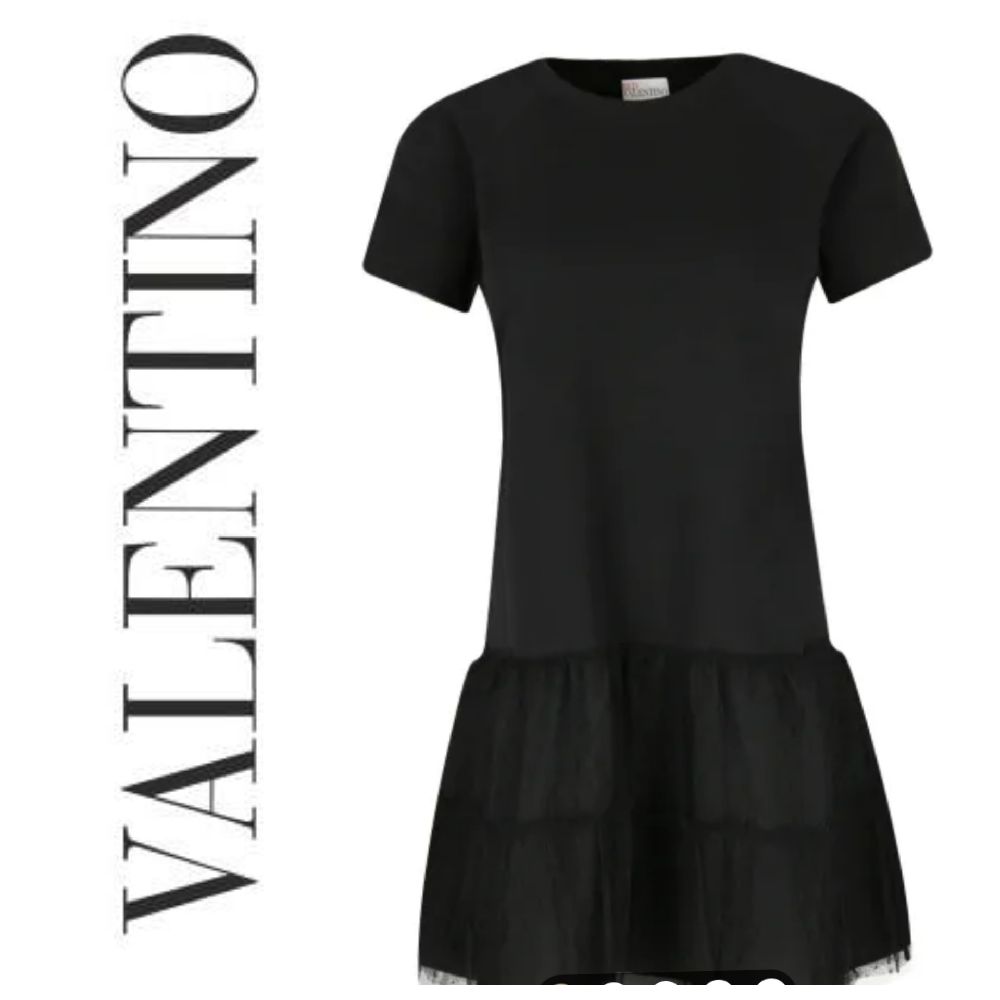 Une jolie robe AUTHENTIQUE avec numéro de série de la marque VALENTINO "PROMO