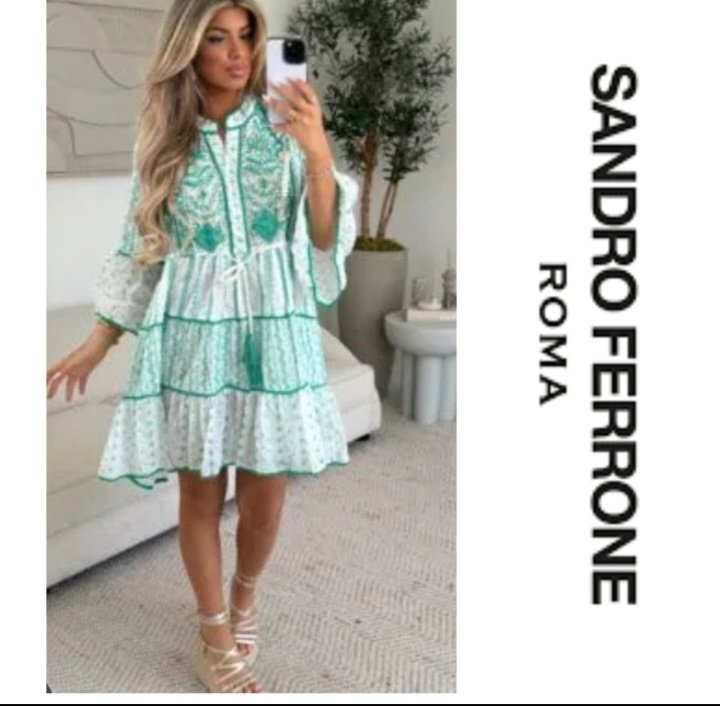 Une magnifique robe brodée AUTHENTIQUE de la marque SANDRO FERRONE "PROMO DU JOUR 