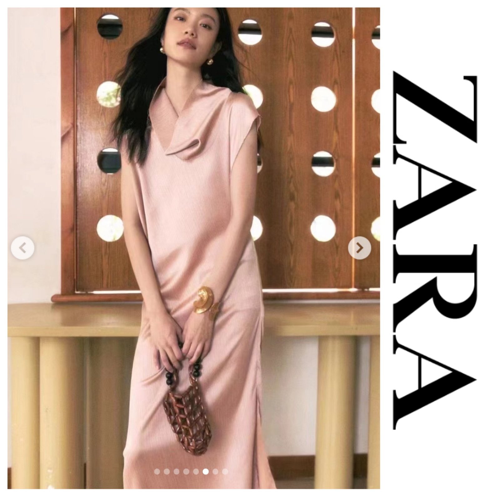 Une magnifique robe satiné finement gaufrée de la marque ZARA "PROMO 