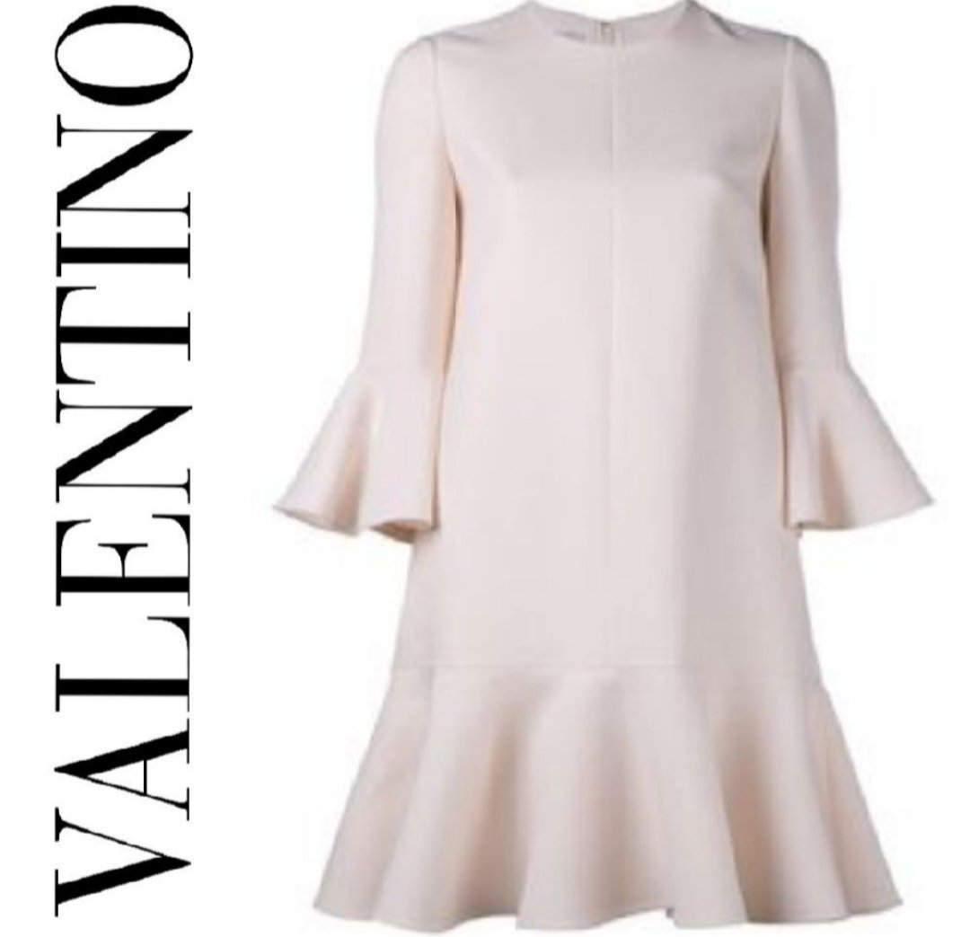 Une jolie robe AUTHENTIQUE AVEC SON NUMÉRO DE SÉRIE de la marque VALENTINO