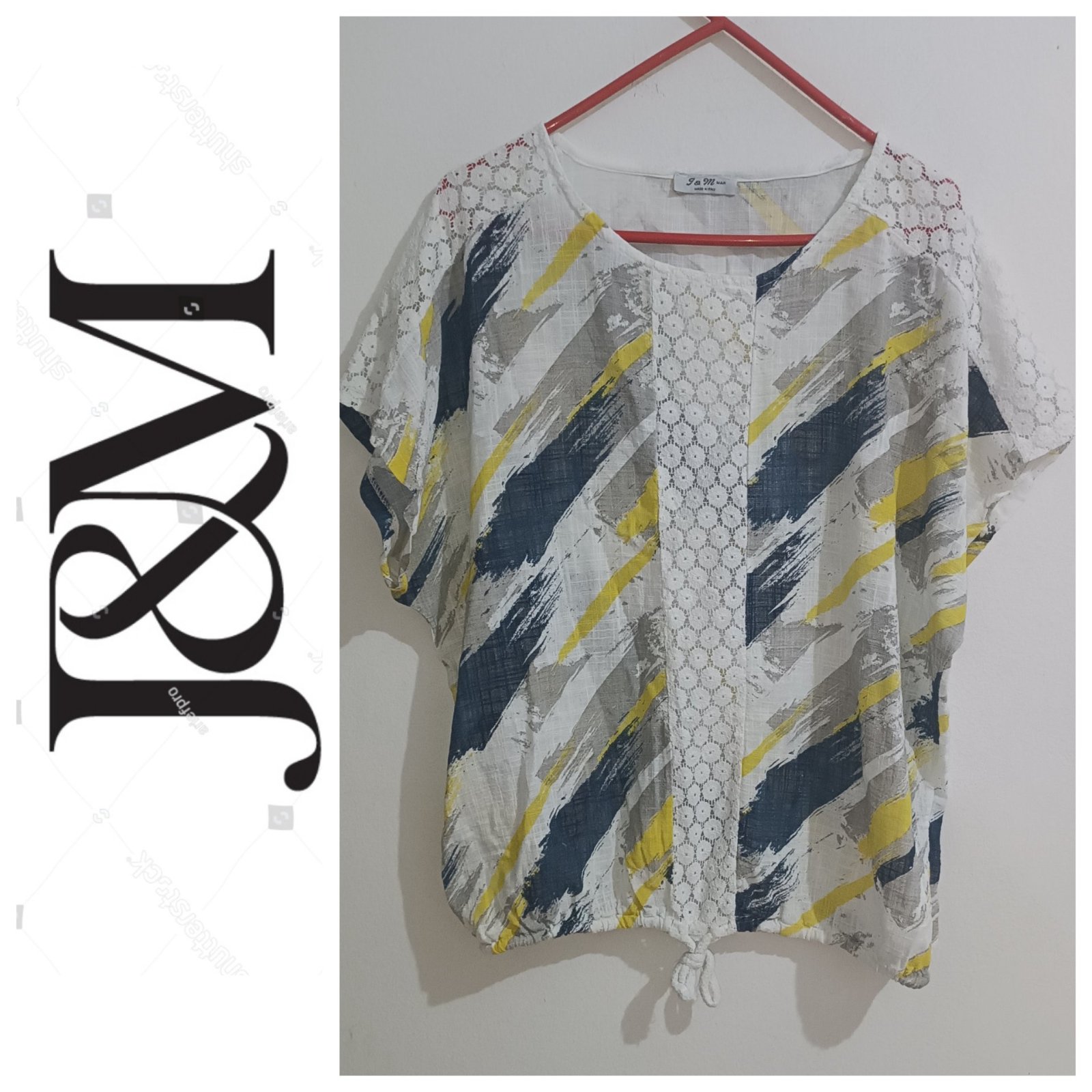 Une chemise kamraya de la marque J&M 