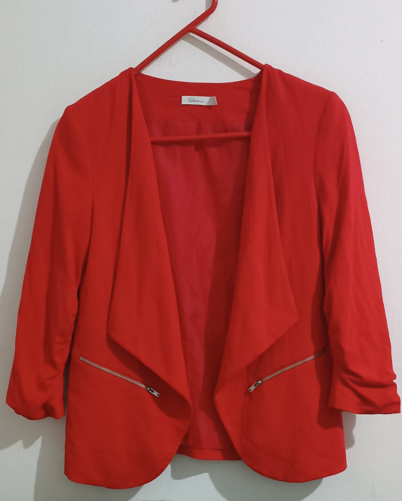Une veste de la marque REITMANS