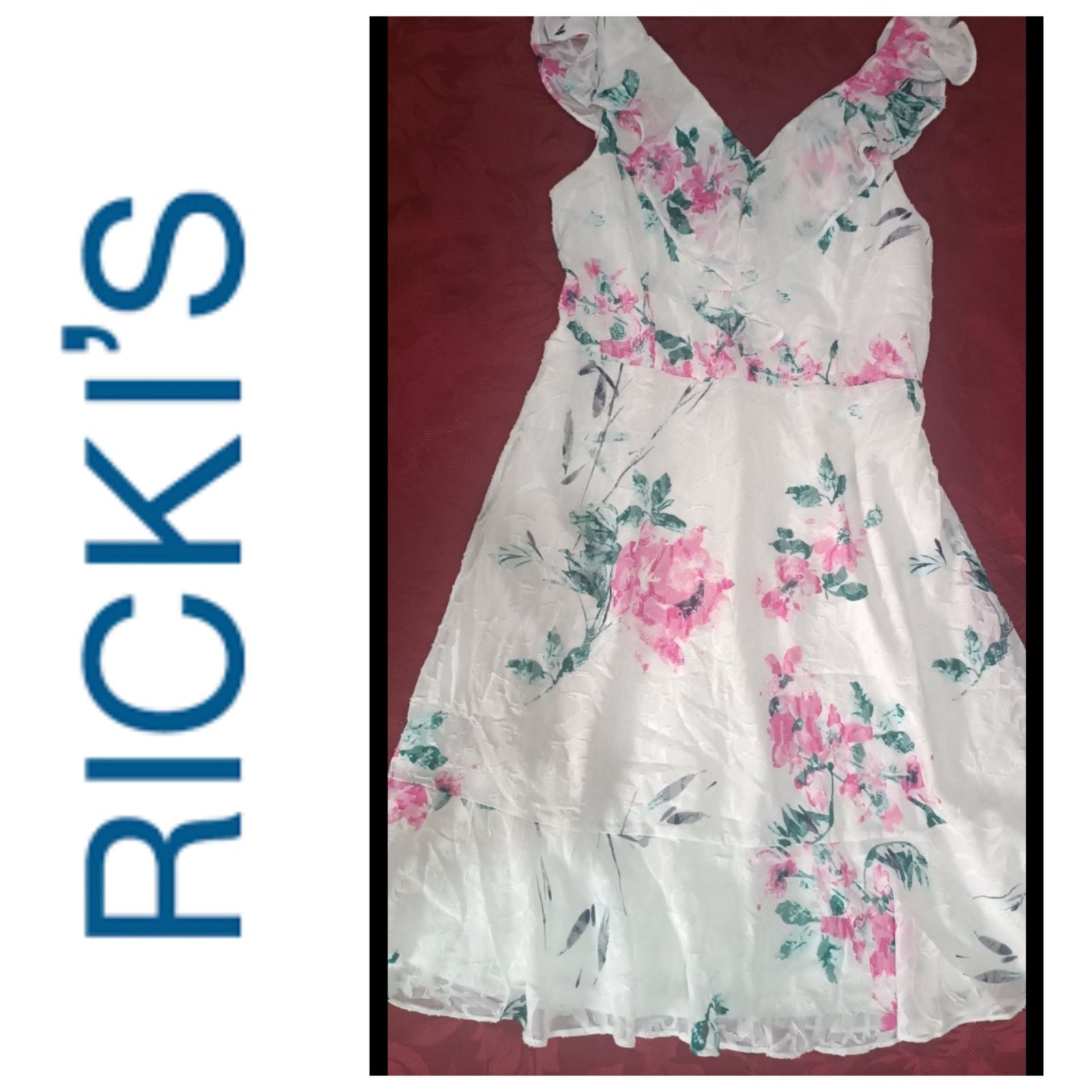 Une robe à imprimé florale de la marque Ricki's "PROMO 