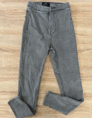 Pantalon à carreaux noir et blanc – style chic et confortable