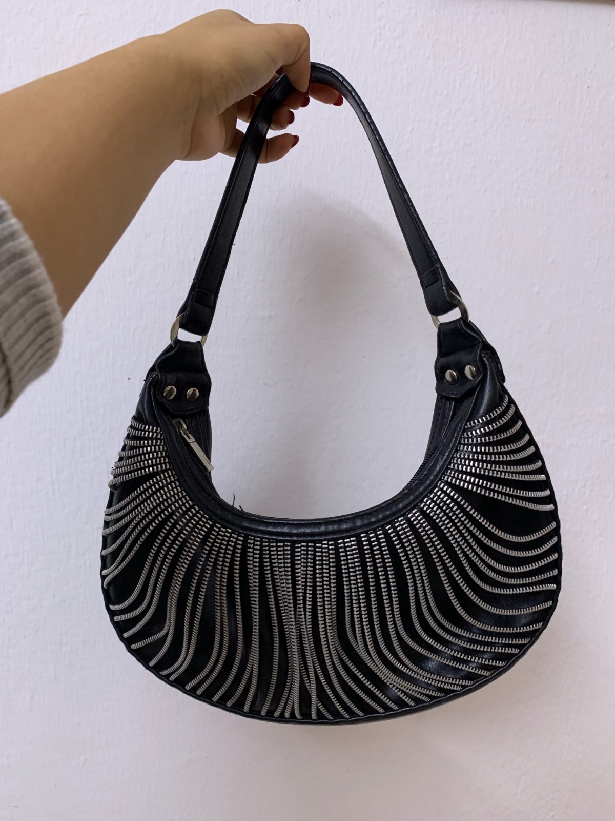 Sac noir avec strasses 