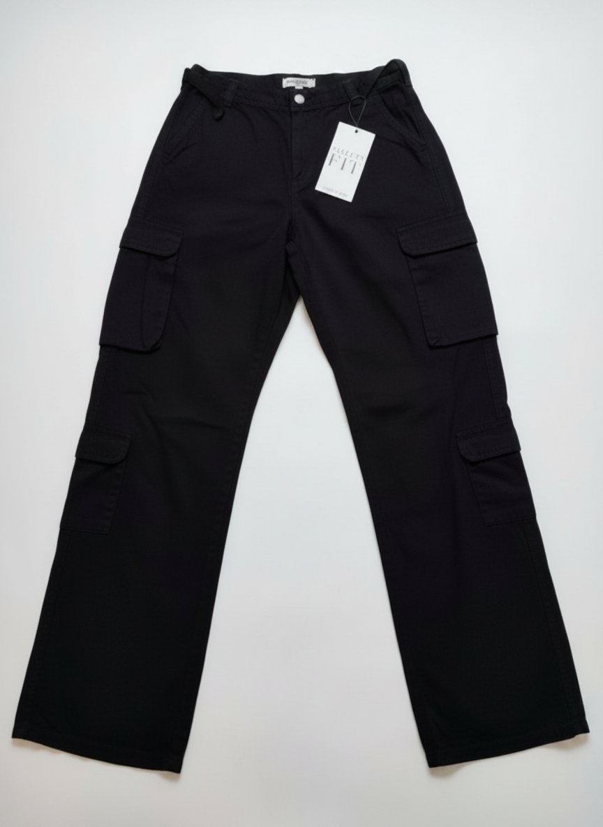 Cargo Stradivarius neuf maktoub taille 40 ama réellement yji 3la taille 36