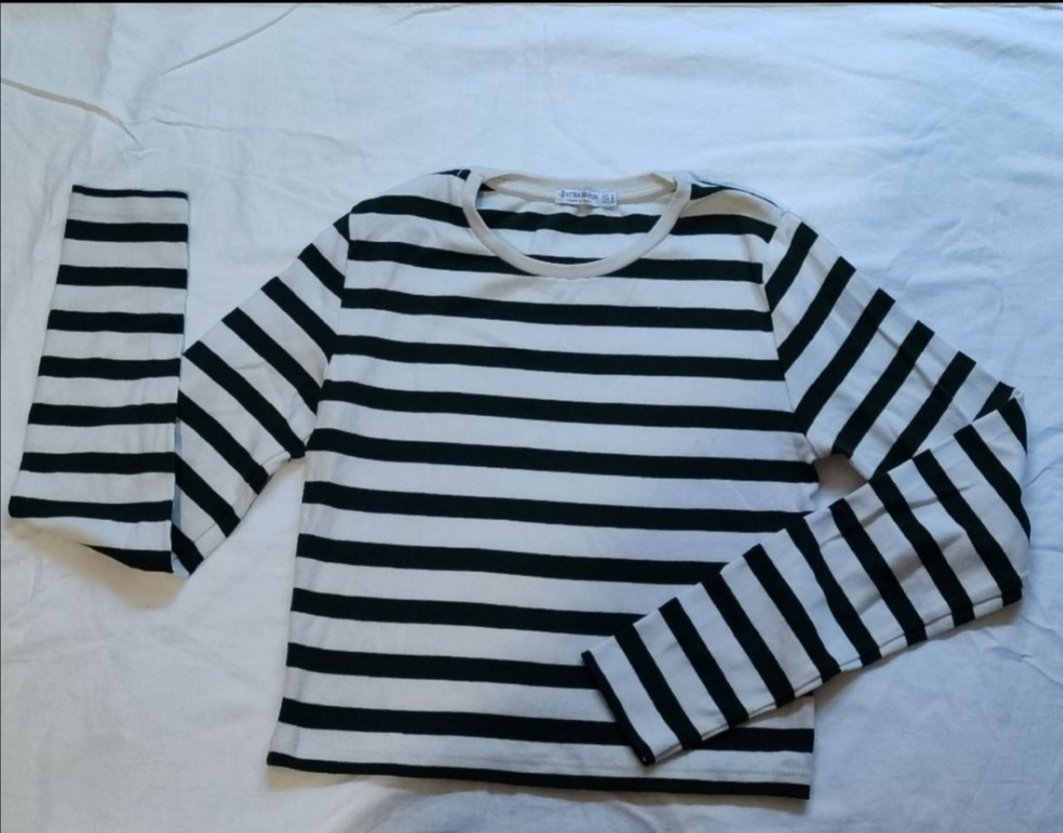  Pull Stradivarius couleur vert foncé+ blanc 