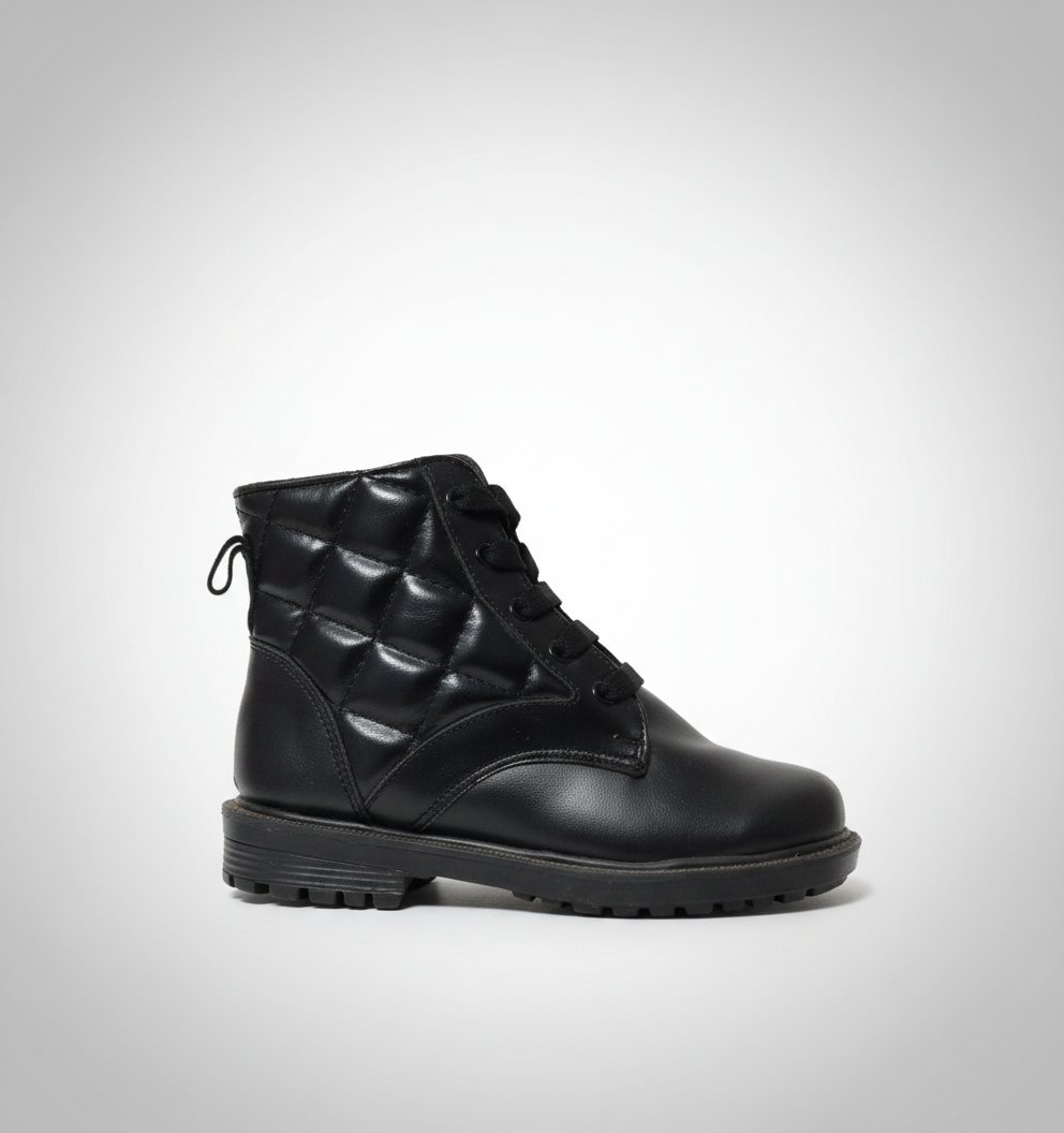 Bottes neuves pour une fillette 