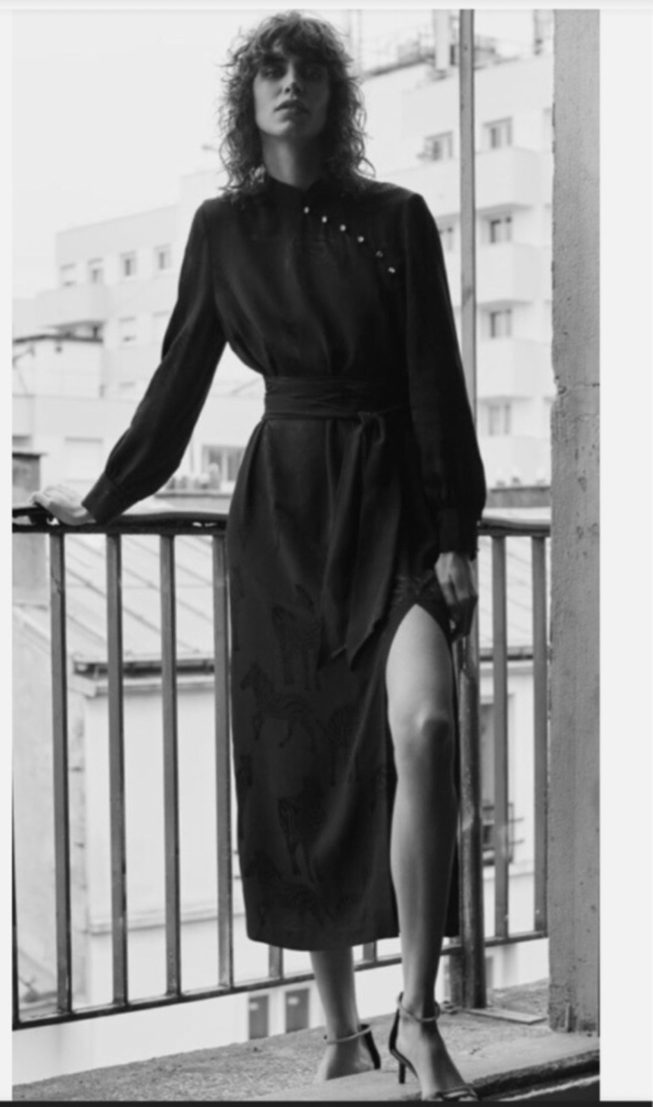 Black zara dress jackard , tissu satiné