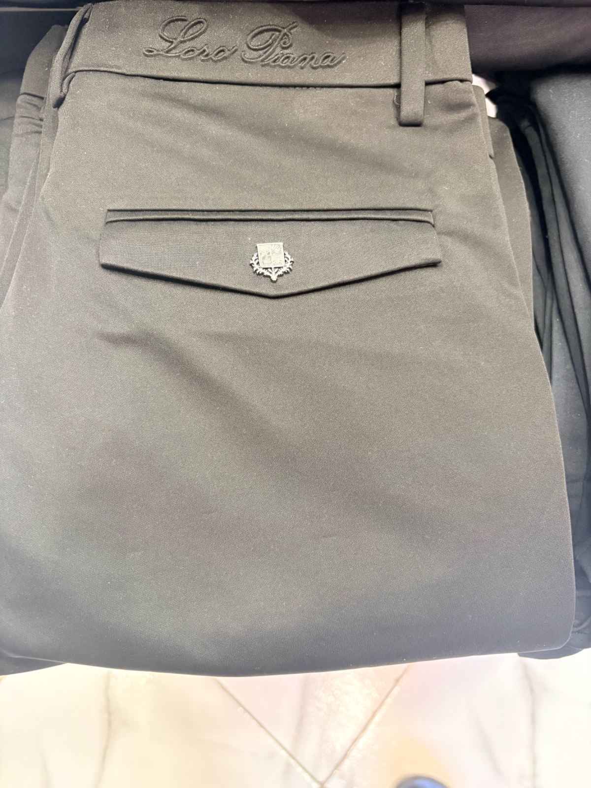 Pantalon sport chic tissue leger 