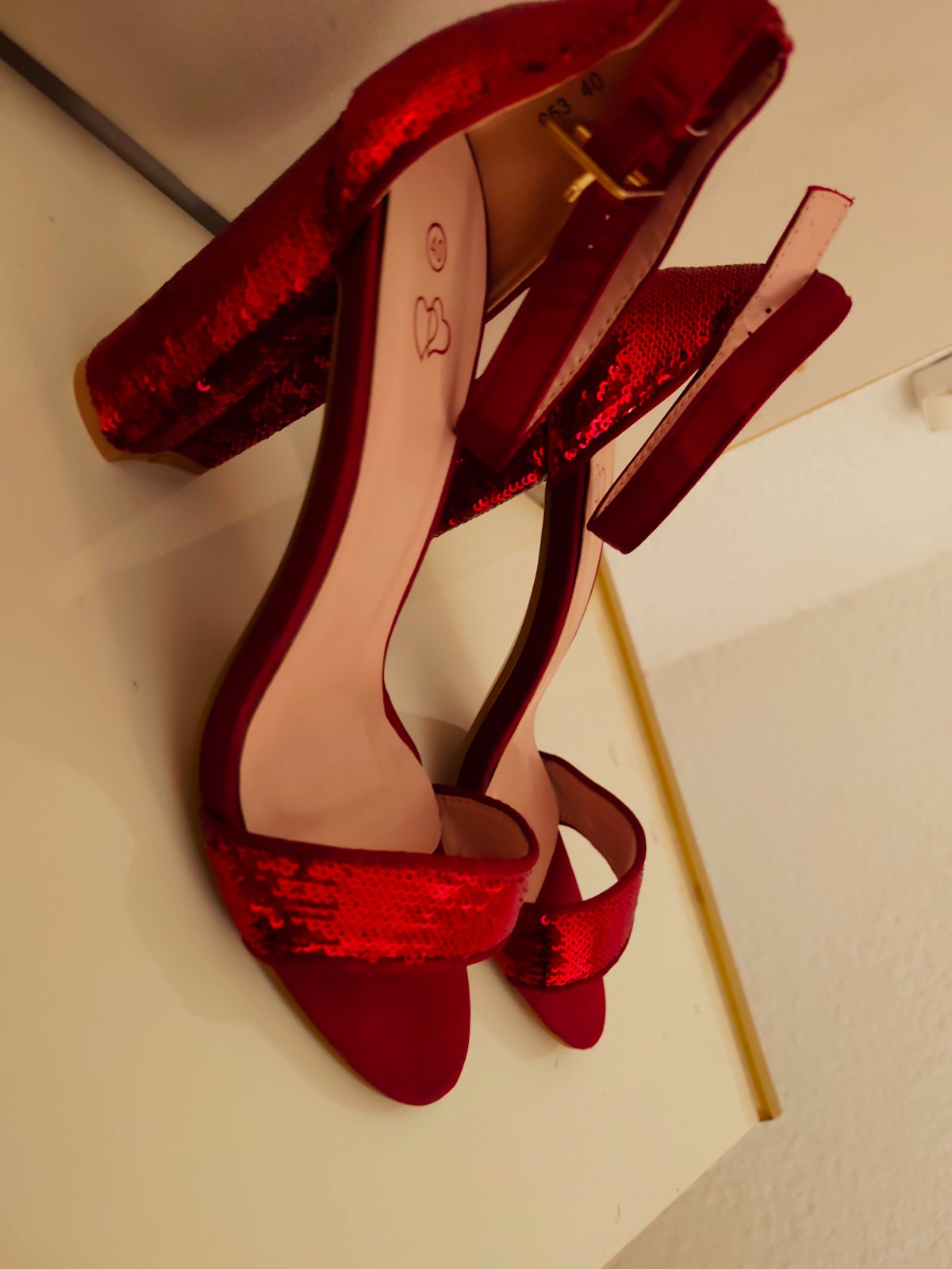 Sandales rouges pointure 40