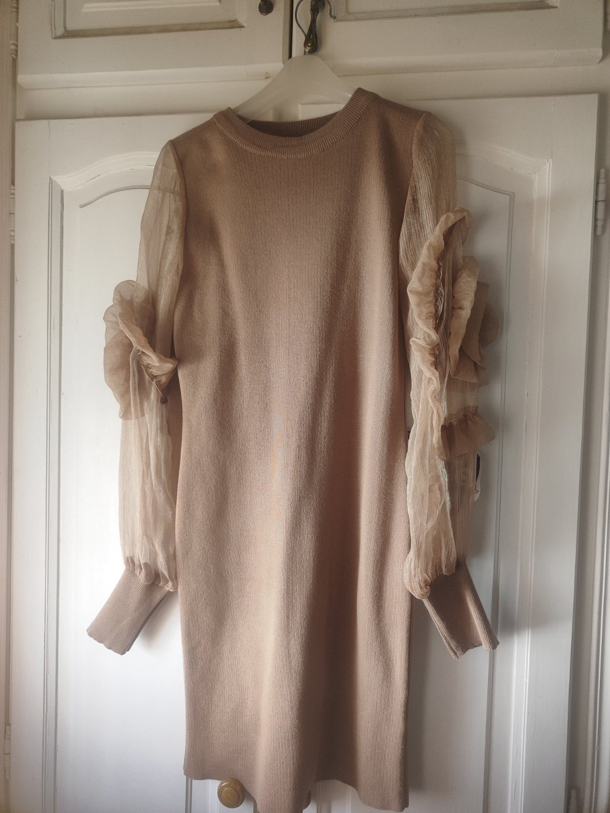 Robe Beige Chic avec Manches Volants