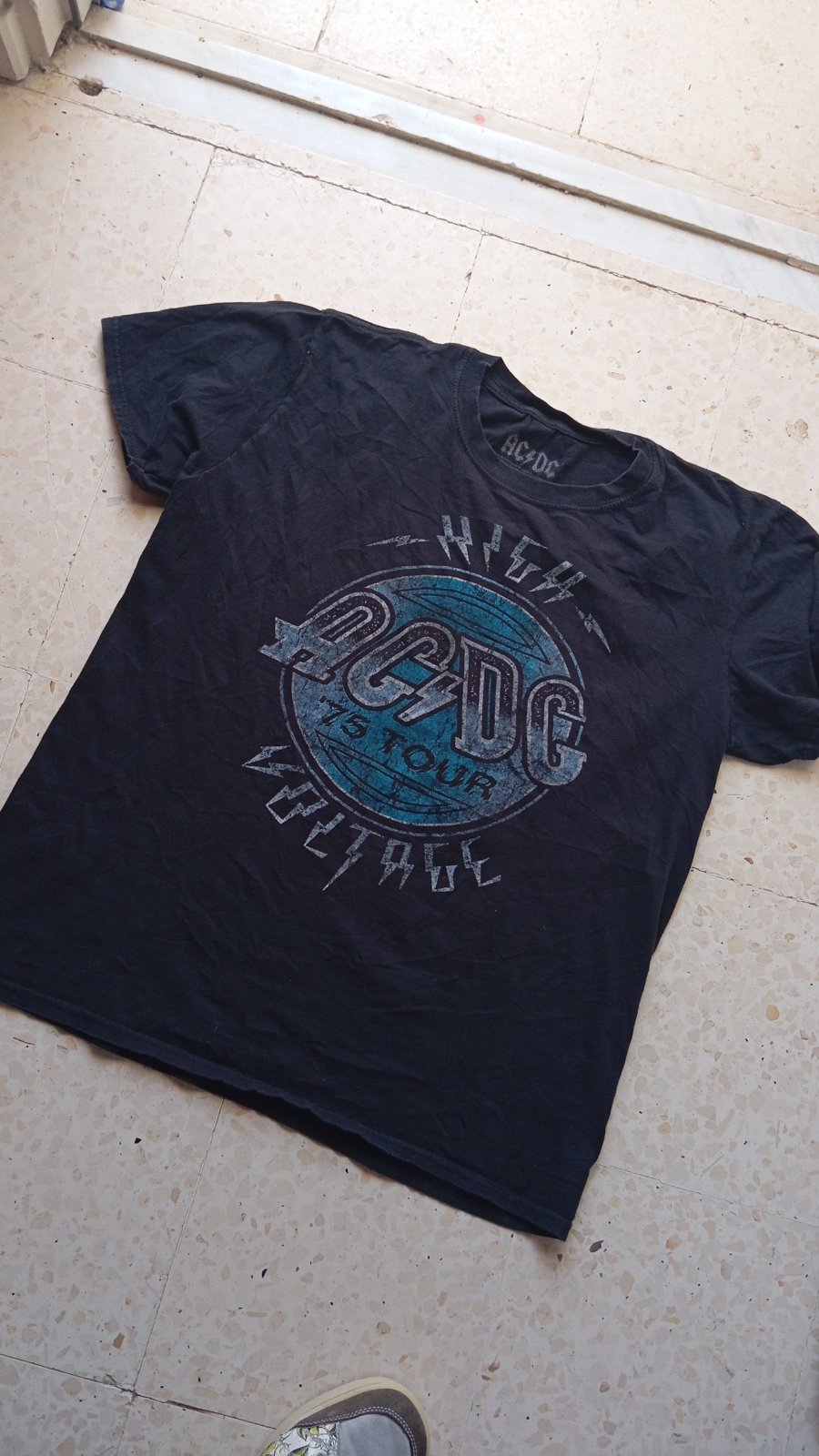 Acdc Tshirt taille L 🥶🤟