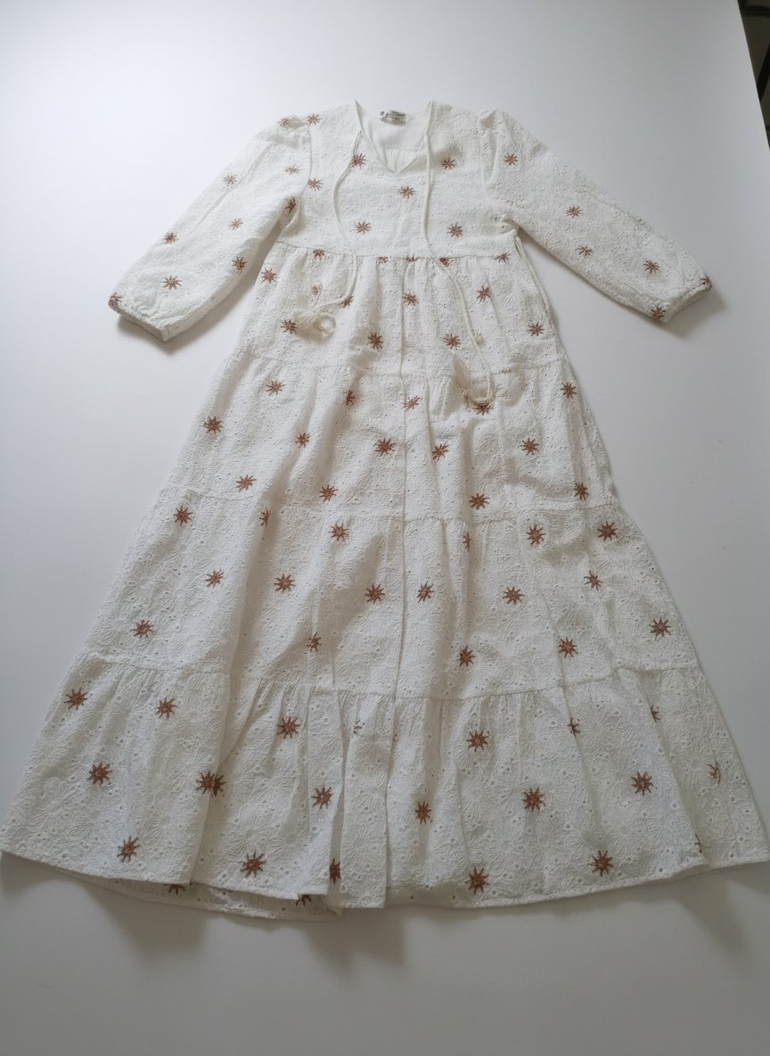Robe blanc avec touche marron 