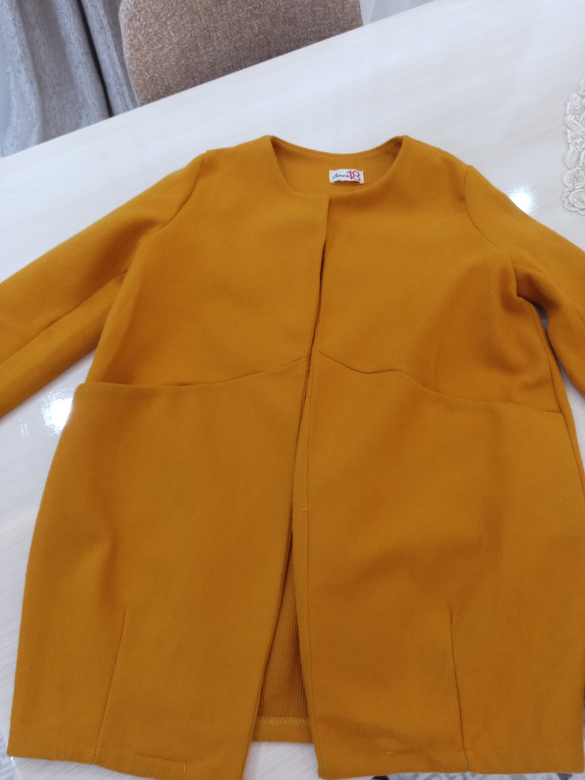 Manteau jaune