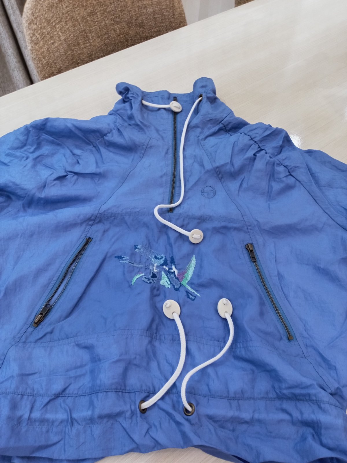 Pull bleu