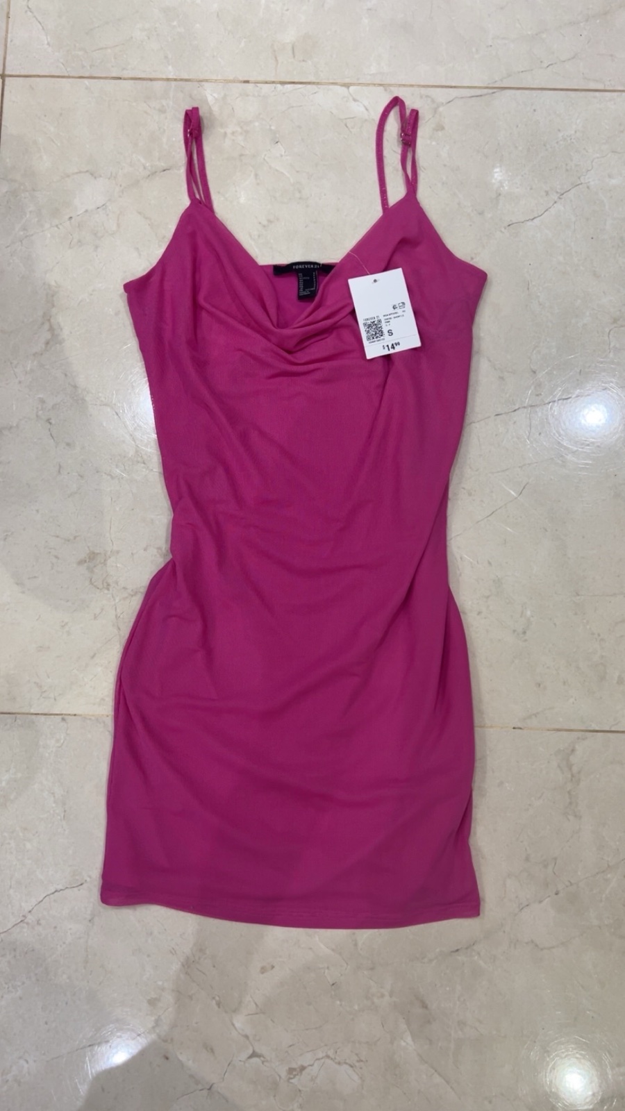 Robe rose courte