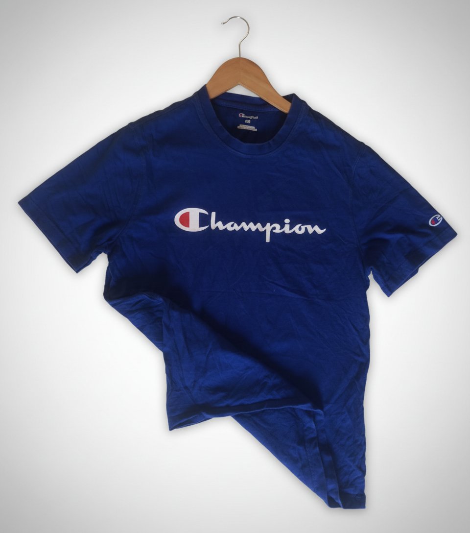 Pull 👕  #CHAMPION 🐬 Taille:L/G🎯 Made in campodia 🤫  
