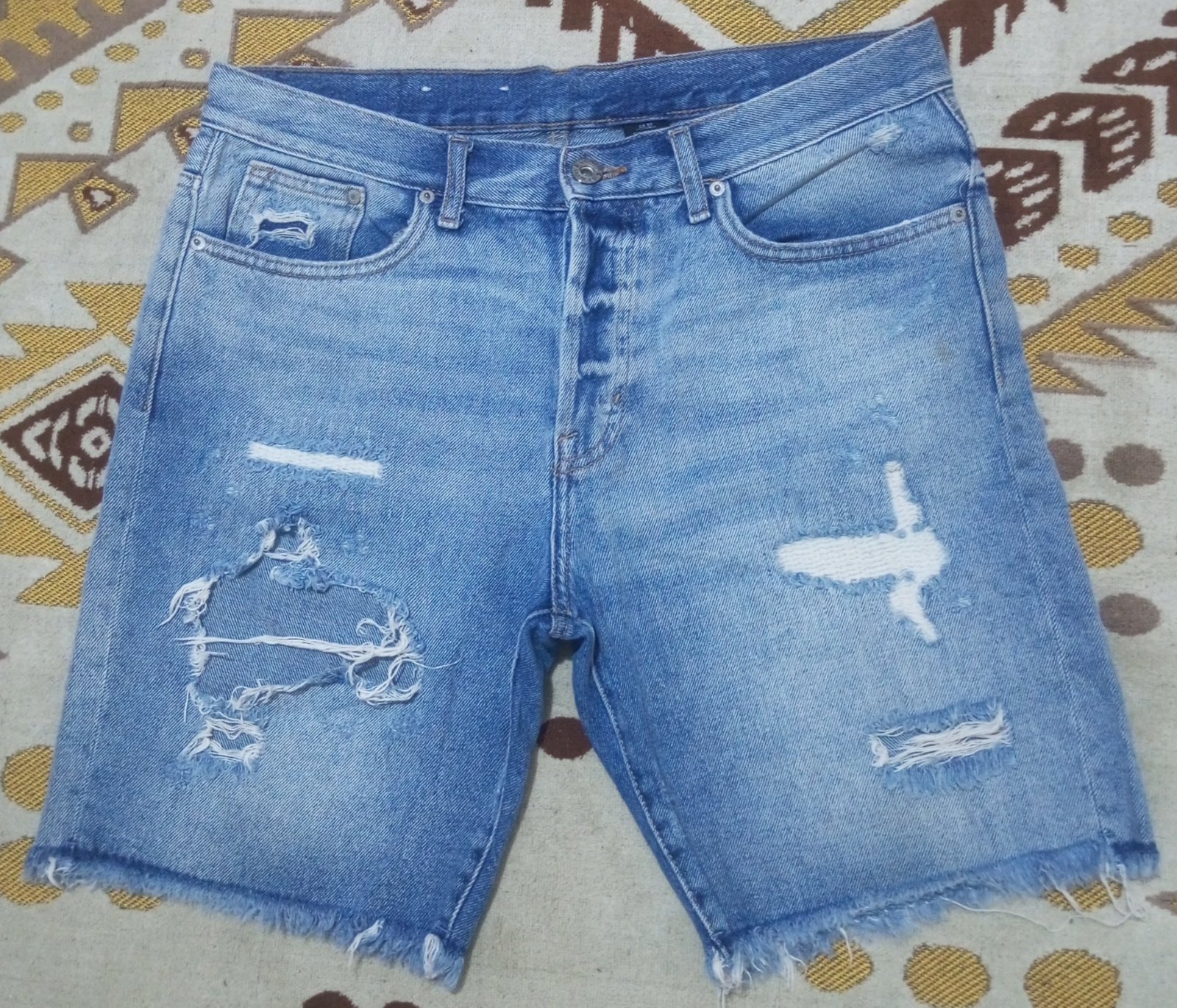 Short jaunes 🩳 #H&M(#DENIM 💣) Taille:32 💥 Made in Pakistan 🤫 
