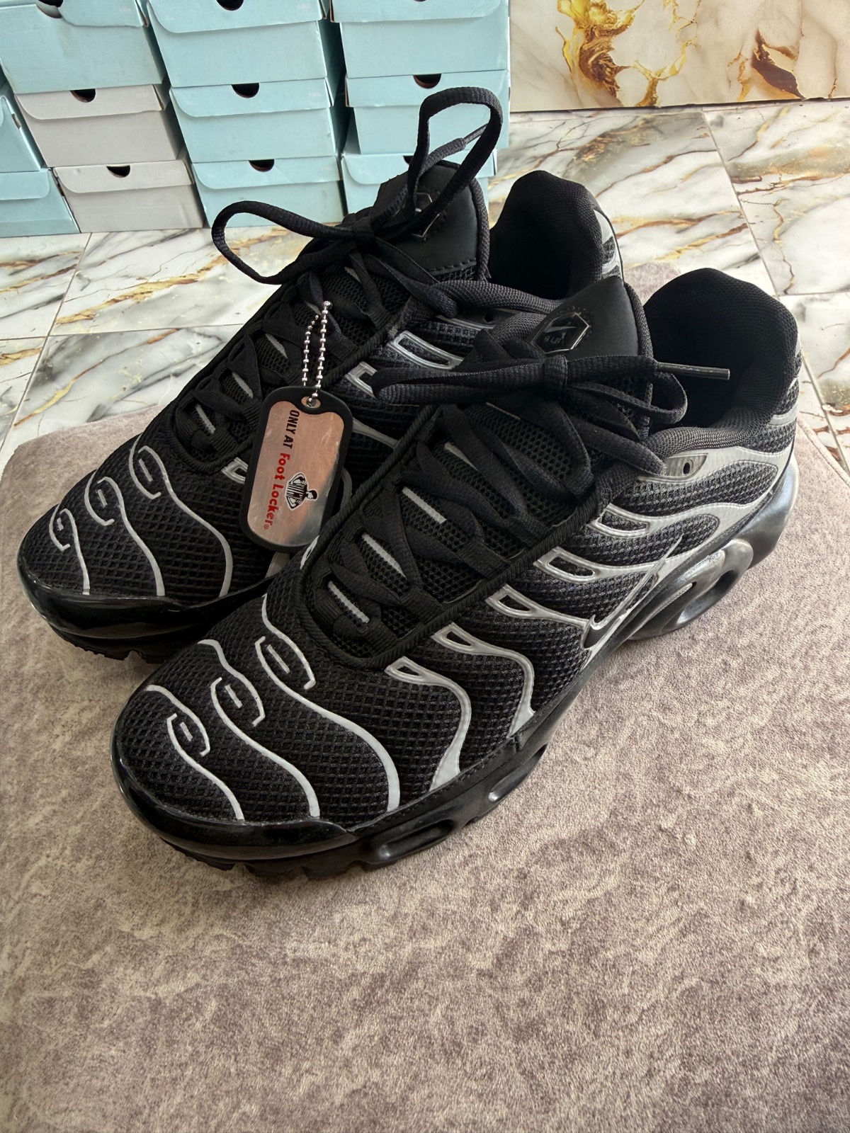 Nike air max plus TN edition noir et gris