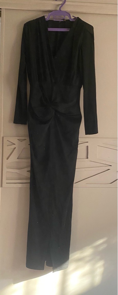 Robe noir avec strass en noir porte une seul fois 