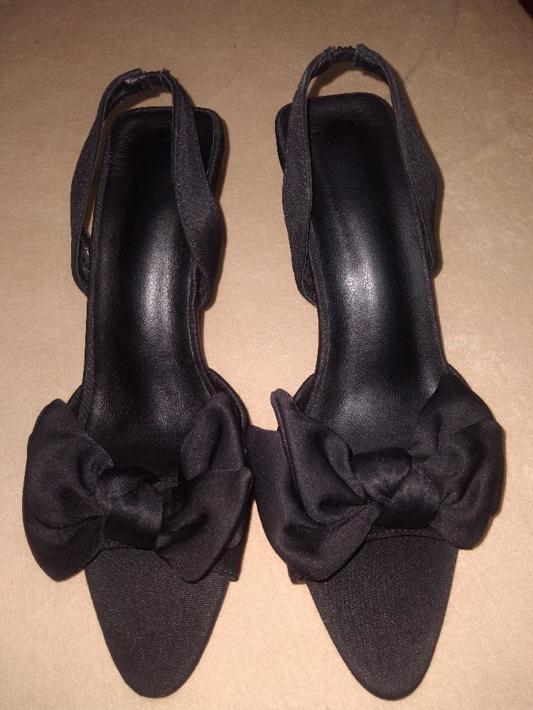 Talon noir Avec papillon en satin 