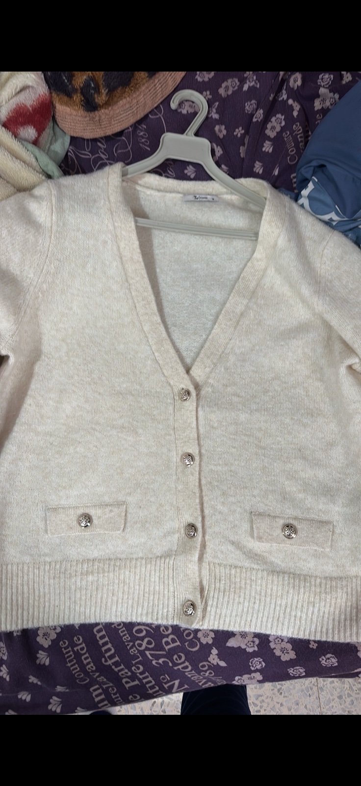 Cardigan  en lain ebeige neuf 