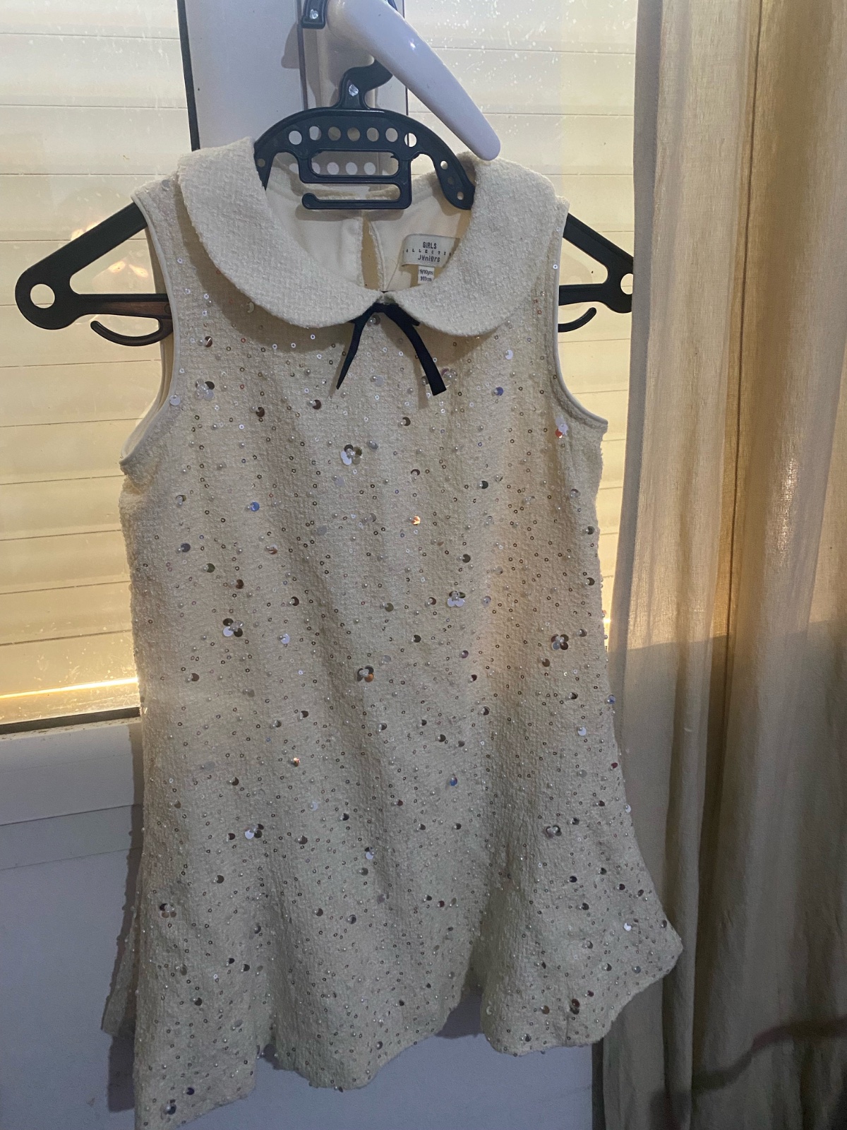 Robe d occasion comme neuf importée en très bon état , 8 ans à 50 d