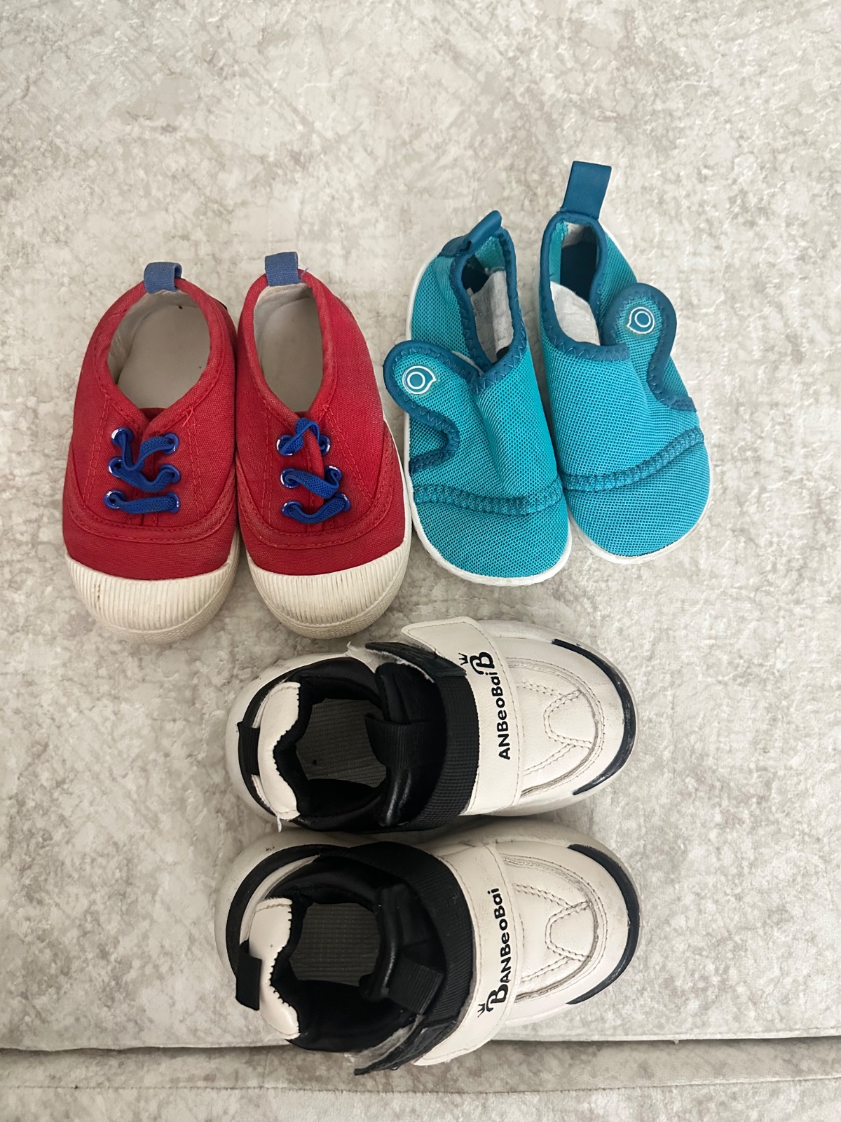Pack de 3 chaussures pointure 22-23