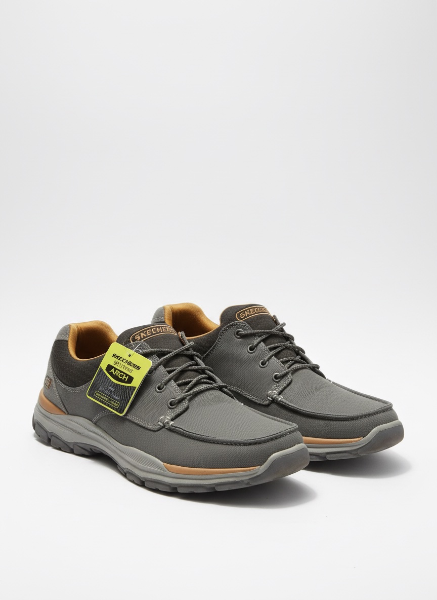 Chaussures beiges gris