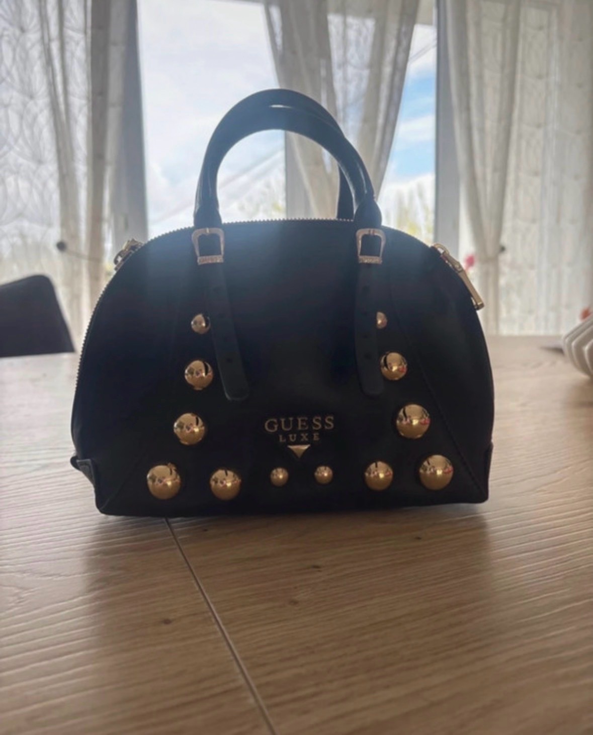 Sac guess noir doree 