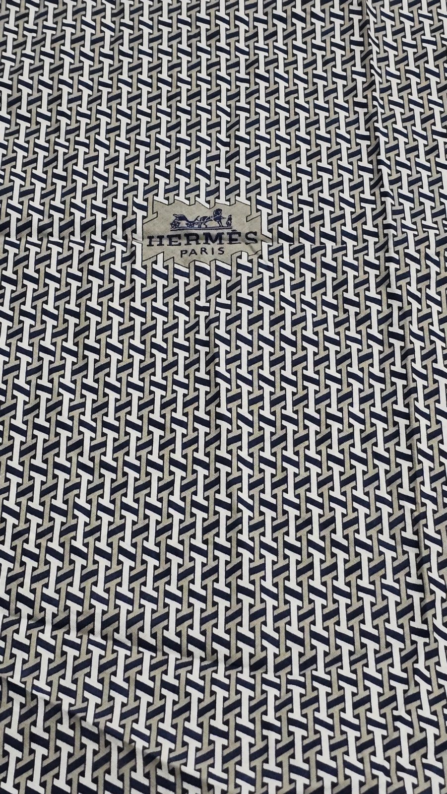 Foulard  Hermes authentique  neuve