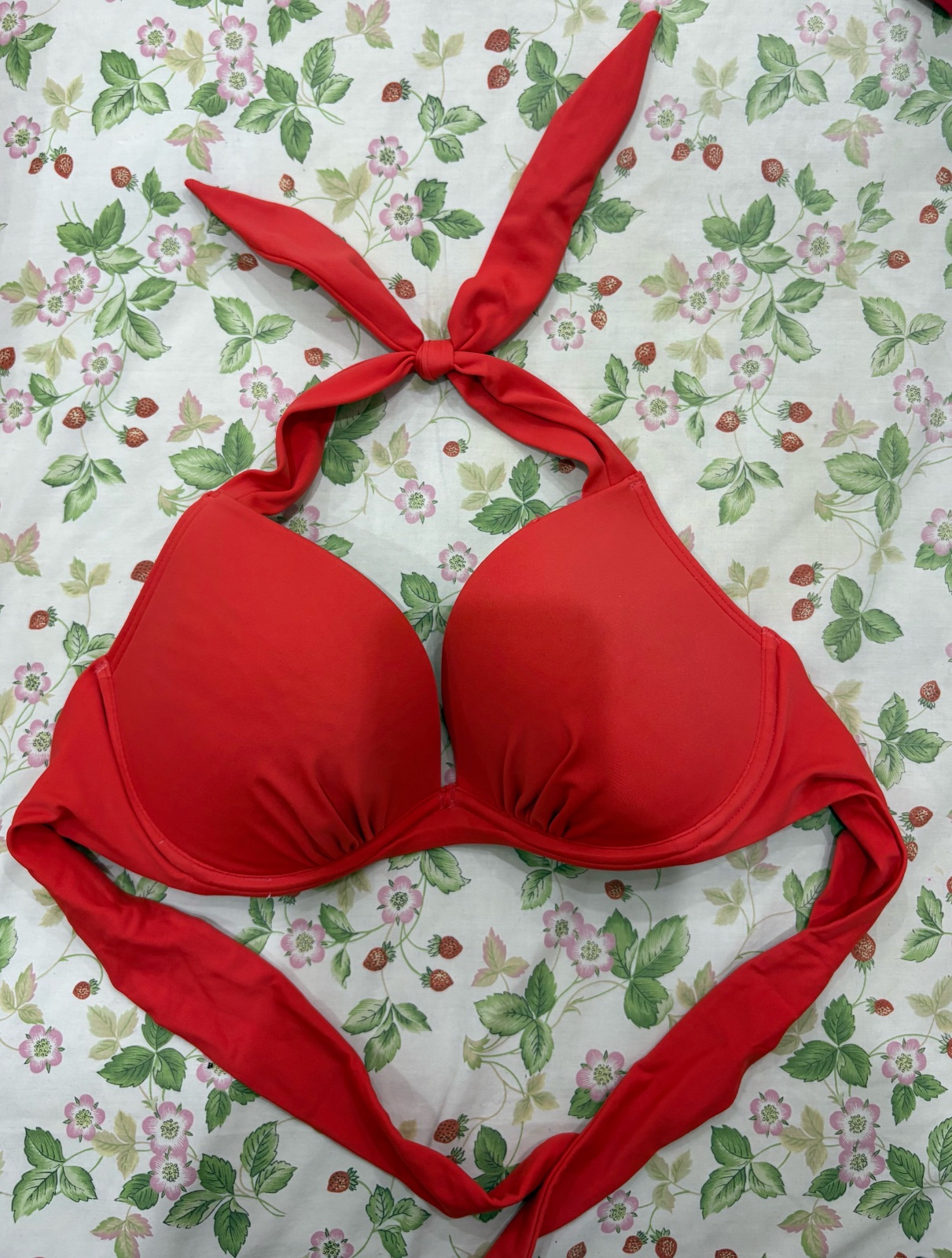 Haut de bikini rouge vif décathlon 