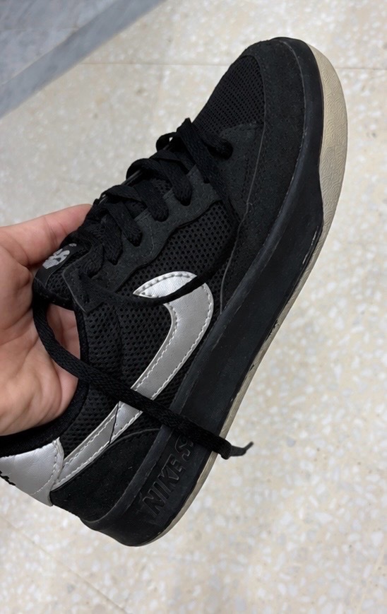 Basket nike noir argenté 