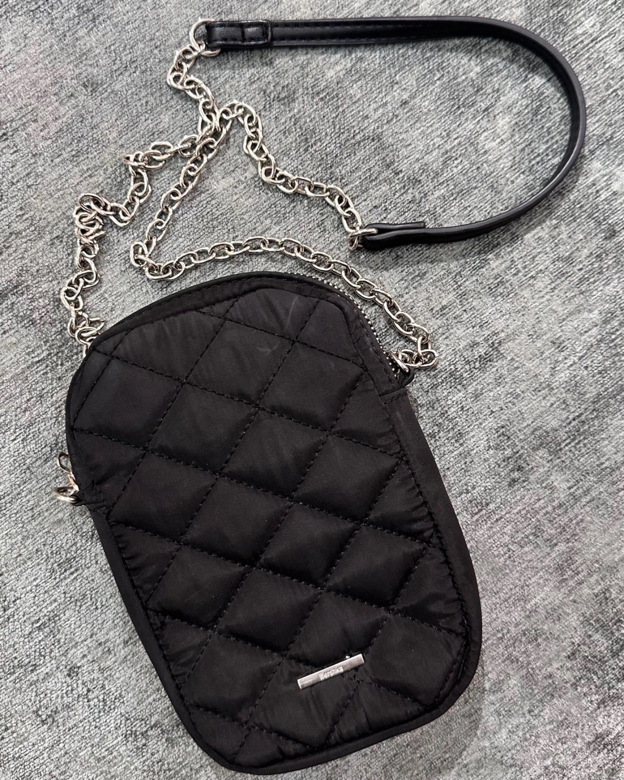 Petit sac bandoulière matelassé noir de Bershka