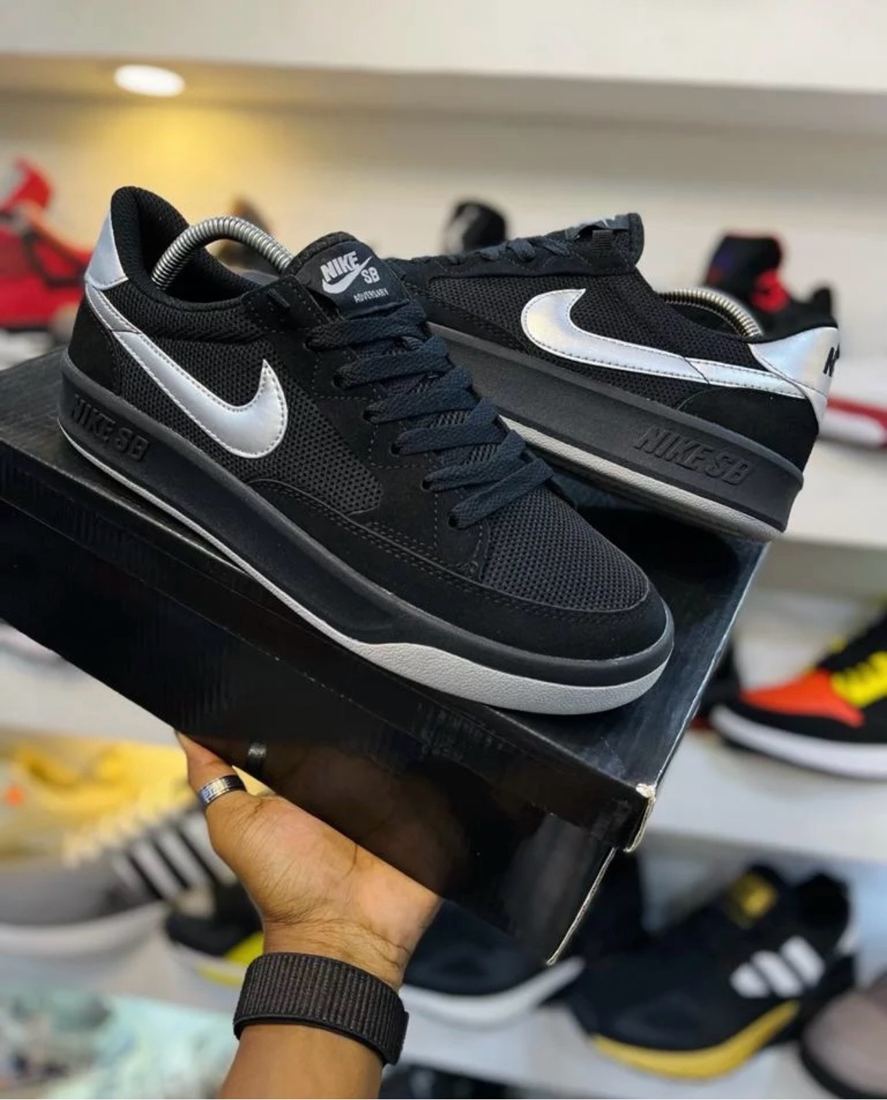 Nike sb adversary noir en details argentés authentique 