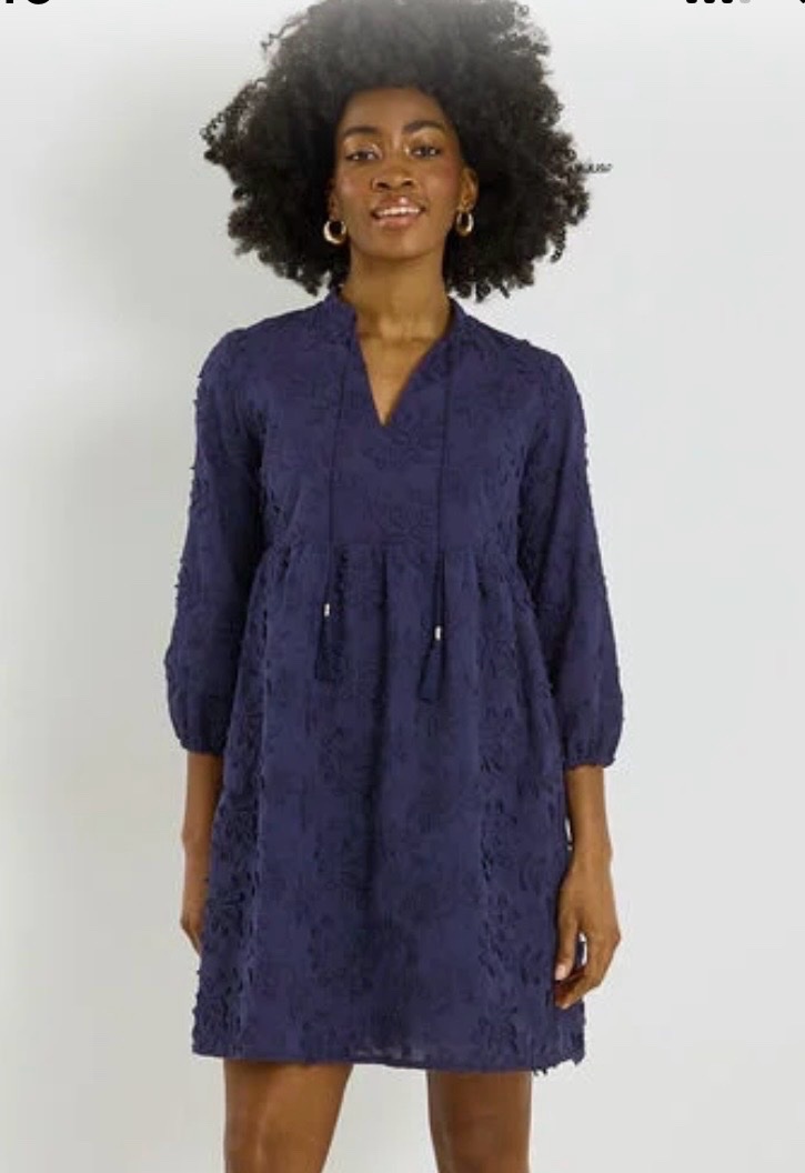 Robe habillée courte en macramé col V