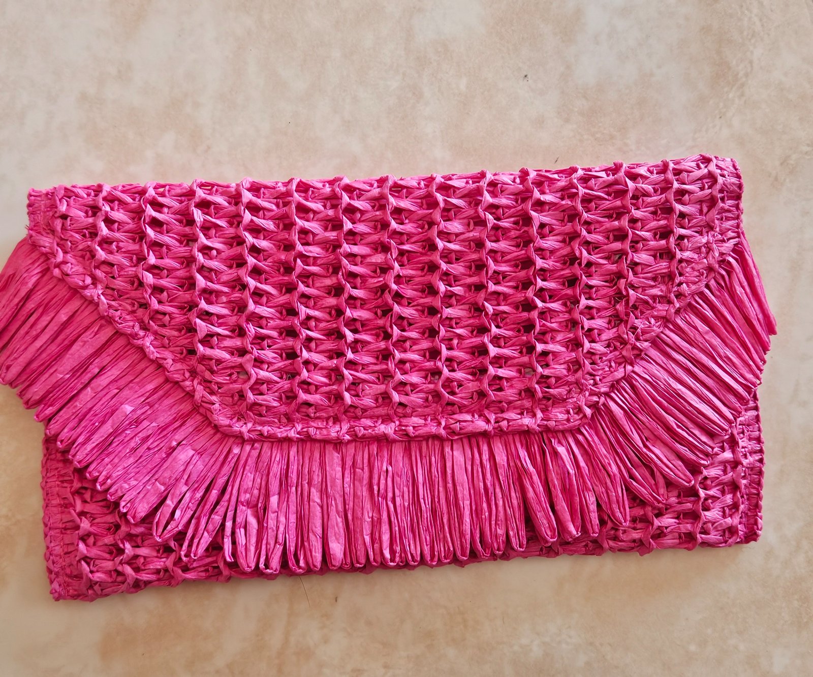 Pochette en rafia
